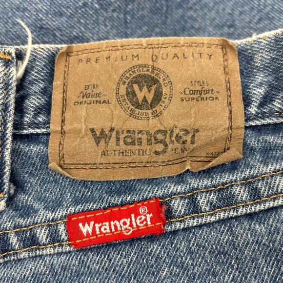 Wrangler Straight Leg Mens' size 38x30 Medium Wash Blue Denim Jeans - Picture 4 of 4